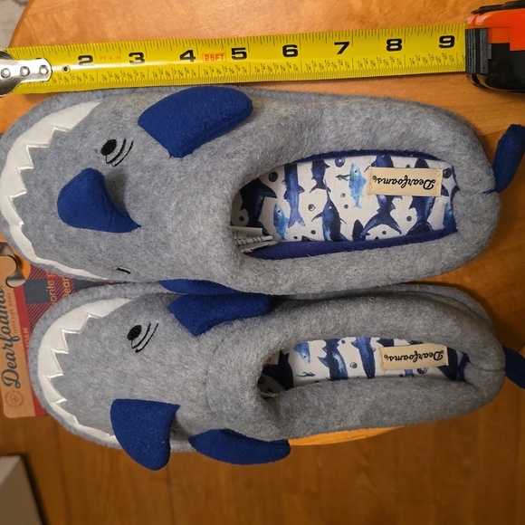 DEARFOAMS BRAND BOYS GRAY AND BLUE SHARK SLIPPERS SIZE 4/5 - Picture 8 of 14